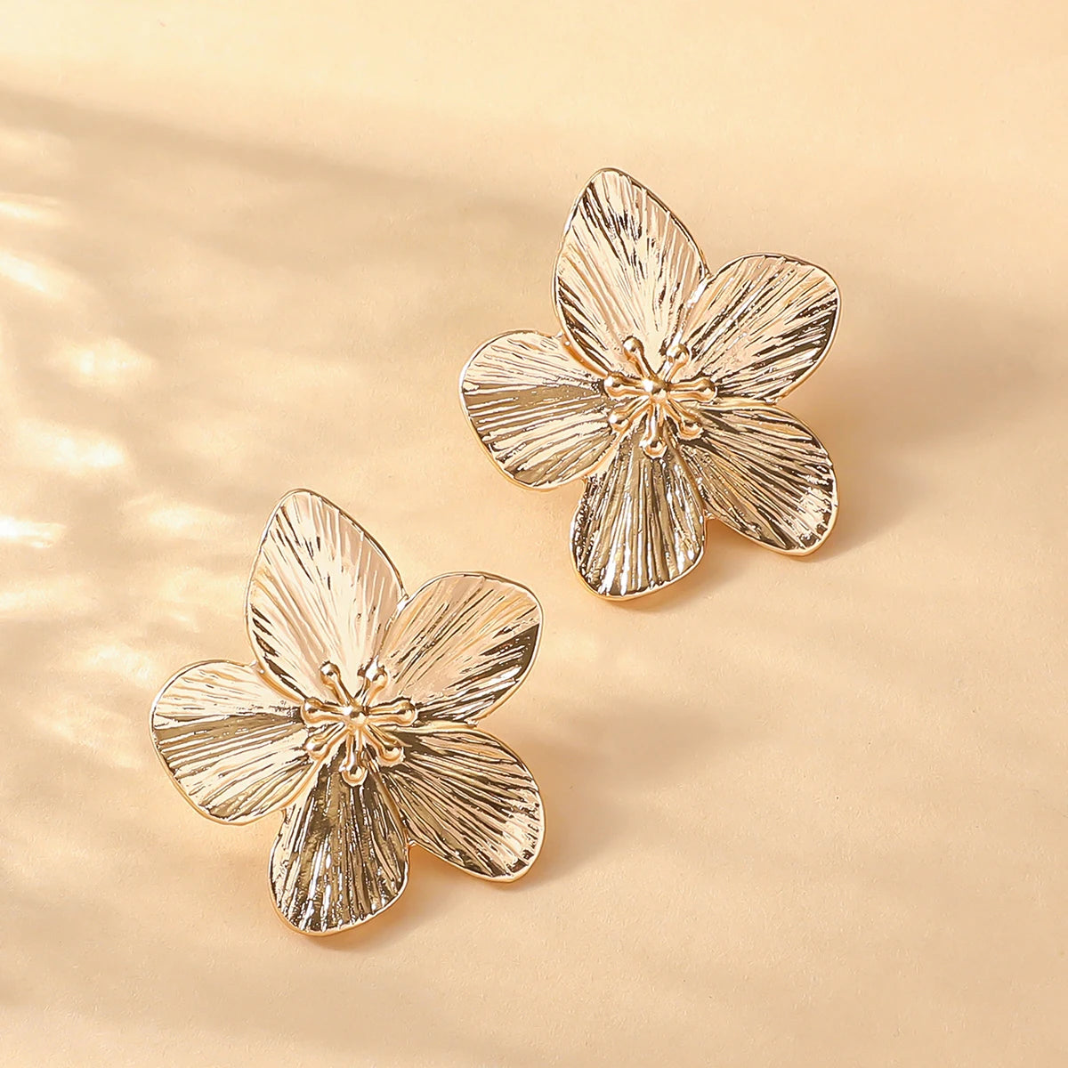 2PC Women's Retro Cream Layered Petals Daisy Flower Pendant Earrings Fashion Jewelry Dressing Carnival Party Gifts