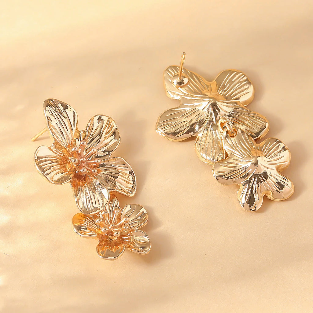 2PC Women's Retro Cream Layered Petals Daisy Flower Pendant Earrings Fashion Jewelry Dressing Carnival Party Gifts