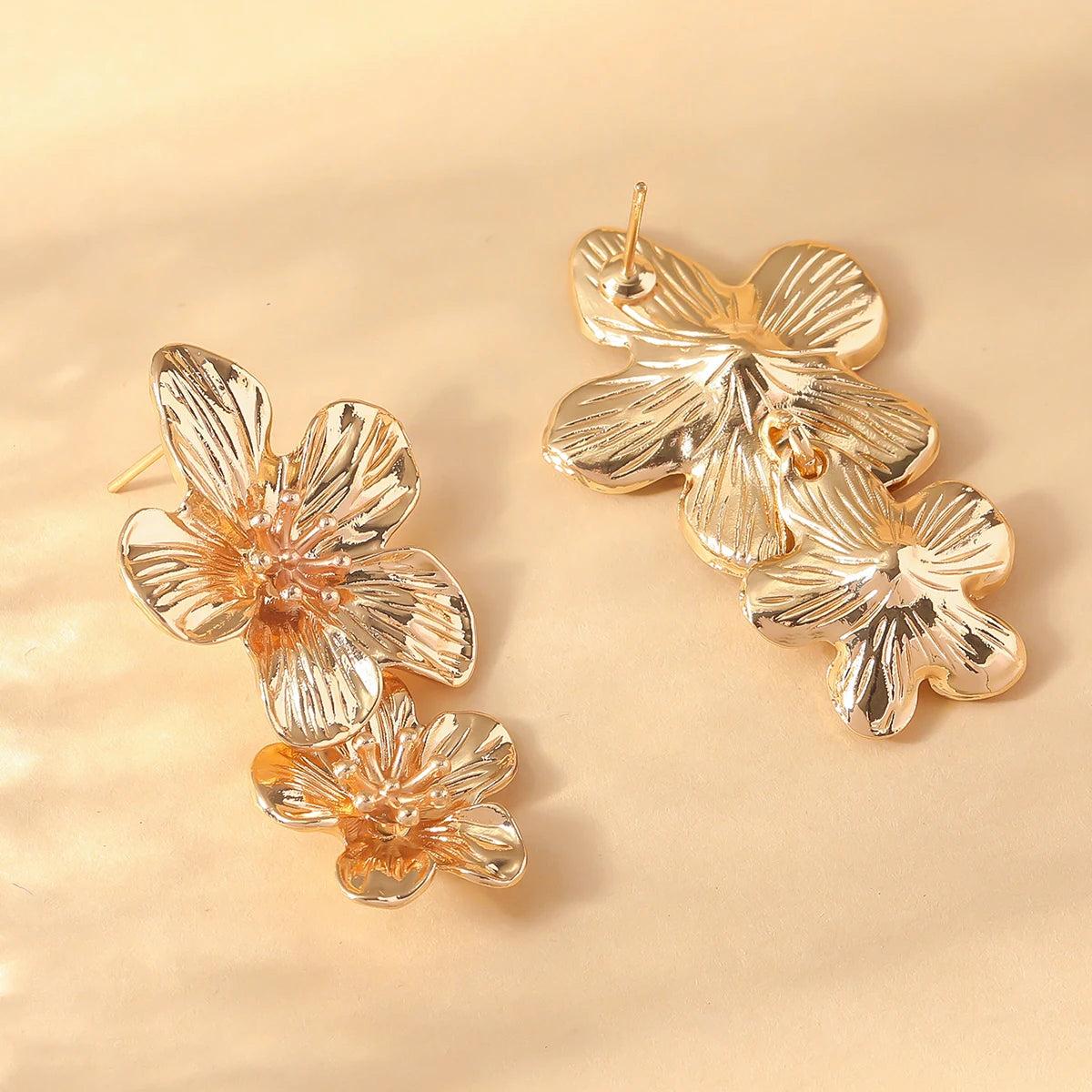 2PC Women's Retro Cream Layered Petals Daisy Flower Pendant Earrings Fashion Jewelry Dressing Carnival Party Gifts